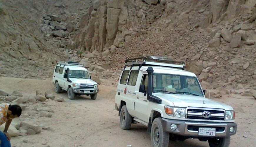 Wüstentour Hurghada mit Jeep 4×4 + Kamelritt. Privater Ausflug